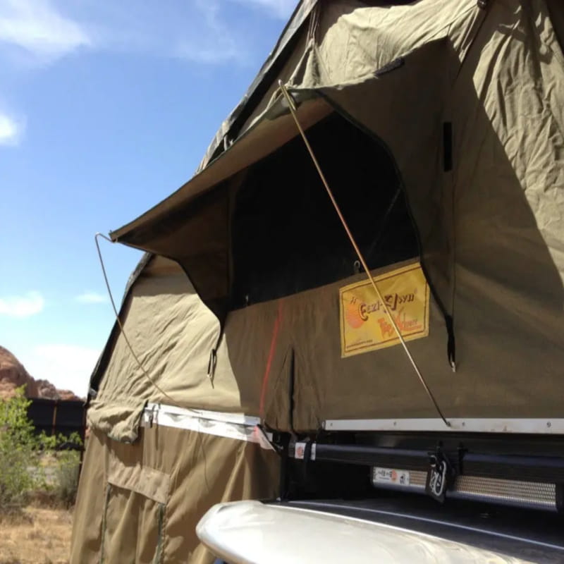 Eeziawn roof top tent hinge set for series 3 and xklusiv close up of tent hinge on suv outside in field